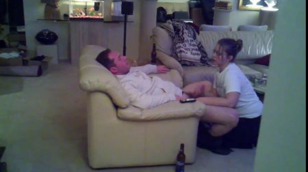 Видео на скрытую камеру мама дрочит и сосет уставшему папе член и глотает сперму