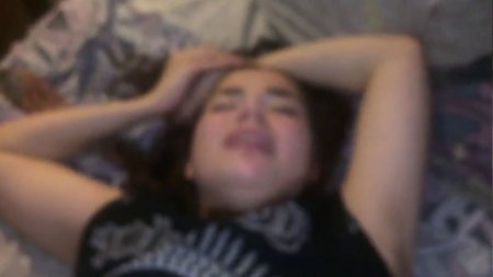 Парень снимает на видео домашнее порно с диалогами как он трахает свою страстную подругу