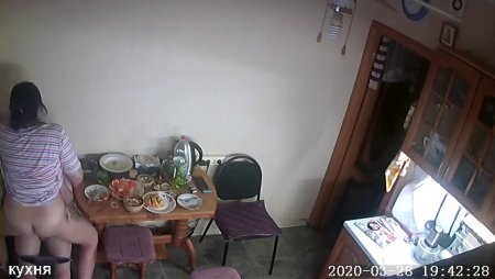 Снял тайком на видео секс с кумой на скрытую камеру