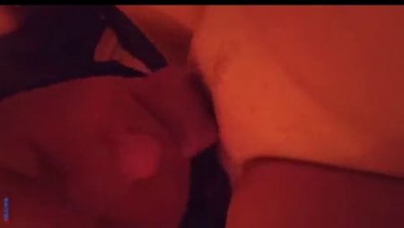 Леша делает в сауне женщине кунилингус слизывая соки с ее пизды