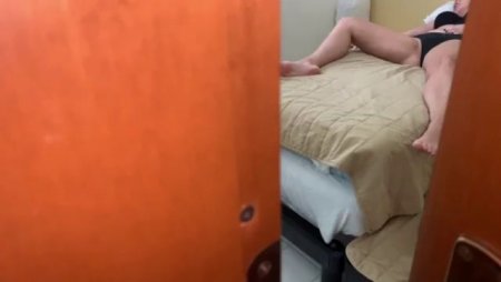 Возбужденный трах с пьяной спящей тещей