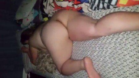 жена спит голая