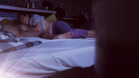 муж ебет жену перед скрытой камерой