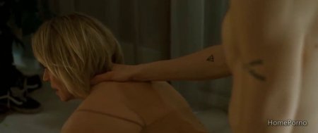 Зрелая мамочка соблазнив сына занялась с ним сексом