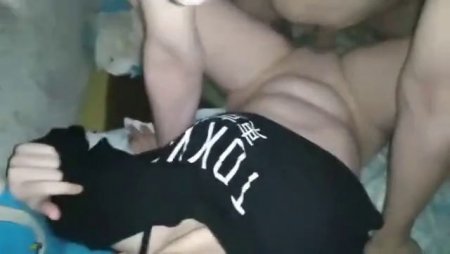 парни ебут на квартире пьяных красоток