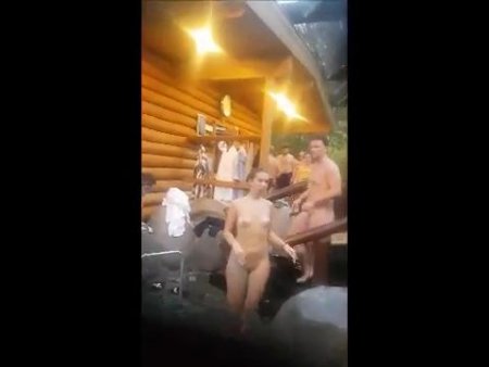 Немецкая смешанная сауна скрытой камерой