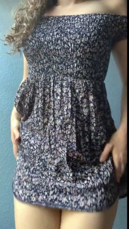 На мне сарафан, под которыми ничего нет