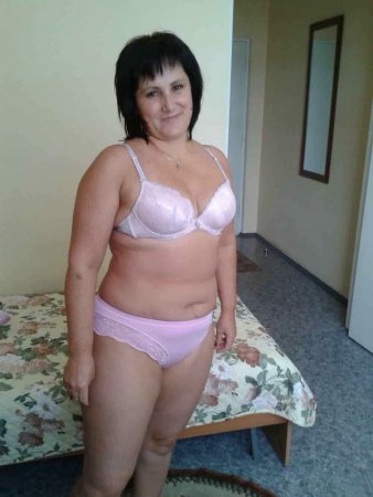 Моя жена Лена не против попозировать голой показать свою пизду