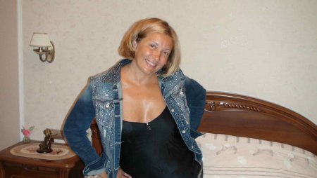 Секси блондиночка желающая бурной ебли