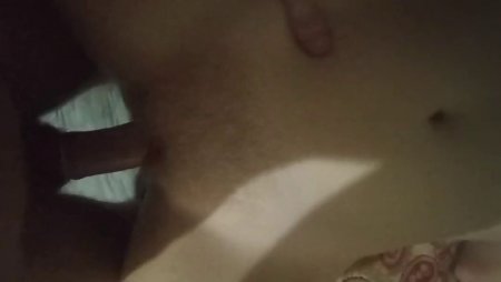 Горячий домашний секс с молодой девушкой и камшотом на лобок