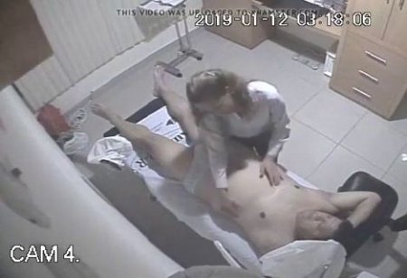 Мужик за отдельную плату выебал массажистку