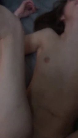 Русская красотка принимает камшот на лицо после жёсткого секса на камеру